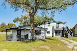640 Whitten St, Clute, TX 77531 - Photo 1