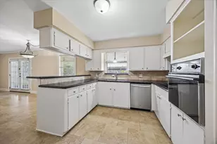 10302 Willowisp Dr, Houston, TX 77035 - Photo 5