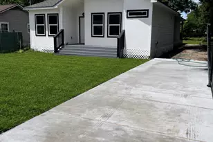 4323 Oxford St, Houston, TX 77022 - Photo 1