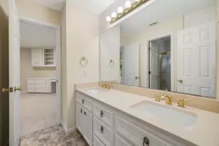 4900 Cedar St, Bellaire, TX 77401 - Photo 29