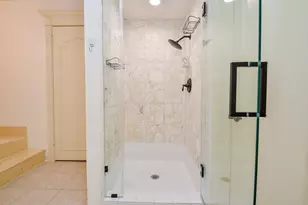 44 Bayou Pointe Dr, Houston, TX 77063 - Photo 31