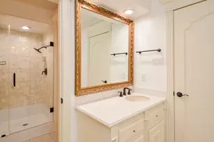 44 Bayou Pointe Dr, Houston, TX 77063 - Photo 25