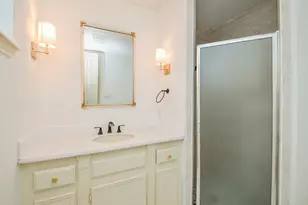 44 Bayou Pointe Dr, Houston, TX 77063 - Photo 11