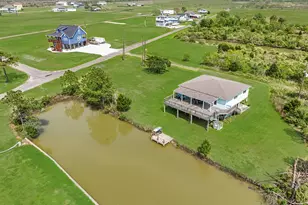 510 Flamingo Dr, Smith Point, TX 77514 - Photo 5