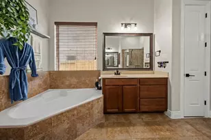 12411 Emerald Ln, Mont Belvieu, TX 77523 - Photo 27