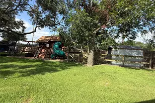 707 S McCarty Ave, Eagle Lake, TX 77434 - Photo 23