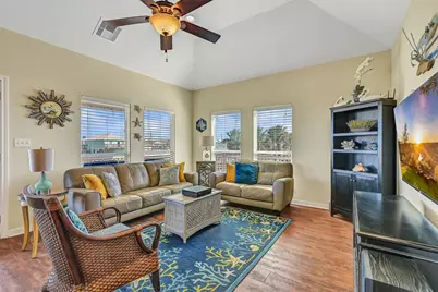 4126 Grayson, Galveston, TX 77554 - Photo 3