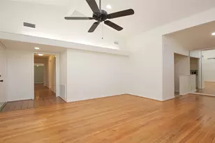 4609 Kinglet St, Houston, TX 77035 - Photo 9