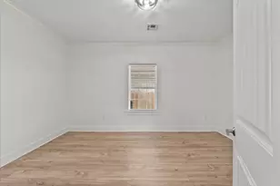 7013 Corsicana St, Houston, TX 77020 - Photo 9