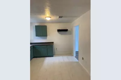 5237 Carmen Street, Houston, TX 77033 - Photo 5