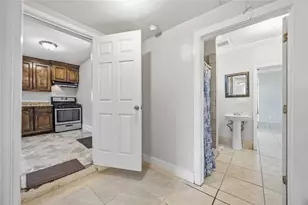 9430 E Avenue K, Houston, TX 77012 - Photo 9