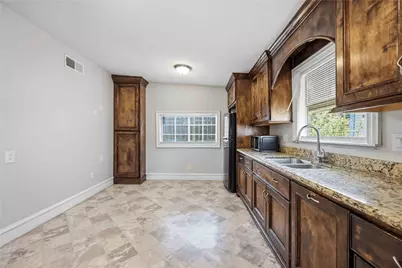 9430 E Avenue K #A, Houston, TX 77012 - Photo 7