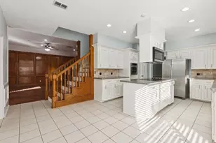 14819 Walbrook Dr, Sugar Land, TX 77498 - Photo 9