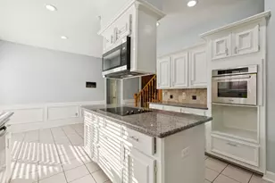 14819 Walbrook Dr, Sugar Land, TX 77498 - Photo 7