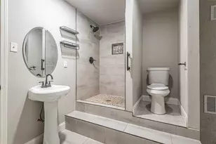 5818 Glenhurst Dr, Houston, TX 77033 - Photo 13