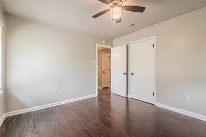 5818 Glenhurst Drive, Houston, TX 77033 - Photo 11