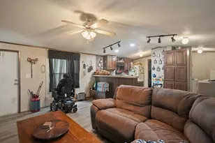 1006 W Toledo St, Seadrift, TX 77983 - Photo 5