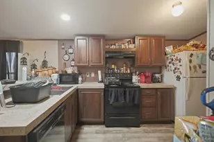 1006 W Toledo St, Seadrift, TX 77983 - Photo 11