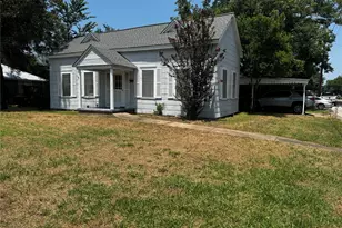 559 Madison, La Grange, TX 78945 - Photo 1