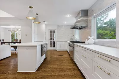 2503 Stoney Brook Drive, Houston, TX 77063 - Photo 11