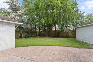 10623 Wickersham Ln, Houston, TX 77042 - Photo 37