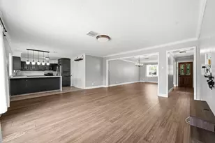 11102 Endicott Ln, Houston, TX 77035 - Photo 9