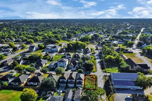 8232 Colonial Ln, Houston, TX 77051 - Photo 7