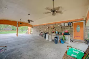 316 Hickman Ln, Angleton, TX 77515 - Photo 35
