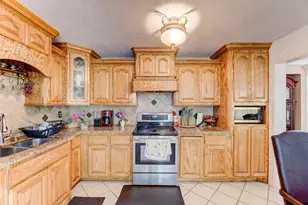 316 Hickman Ln, Angleton, TX 77515 - Photo 11