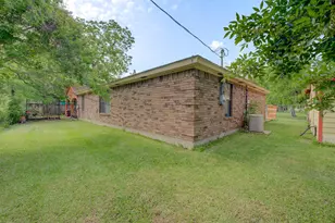 316 Hickman Ln, Angleton, TX 77515 - Photo 47