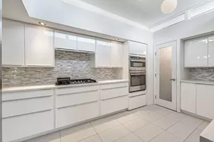 10630 Olympia Dr, Houston, TX 77042 - Photo 7