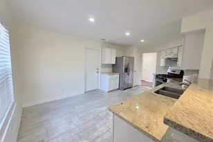 8126 Golf Green Cir, Houston, TX 77036 - Photo 7