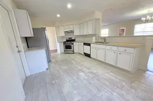 8126 Golf Green Cir, Houston, TX 77036 - Photo 5