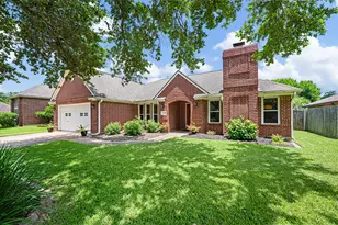 116 Zinnia St, Lake Jackson, TX 77566 - Photo 1