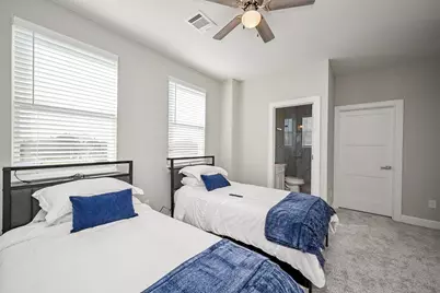 4746 Mallow Street E, Houston, TX 77033 - Photo 17