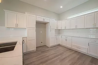 4746 Mallow Street E, Houston, TX 77033 - Photo 25