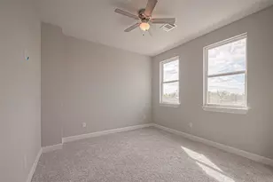 4746 Mallow Street E, Houston, TX 77033 - Photo 37
