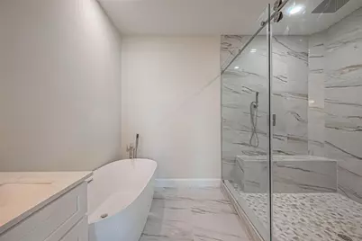4746 Mallow Street E, Houston, TX 77033 - Photo 33