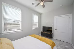 4746 Mallow Street E, Houston, TX 77033 - Photo 15
