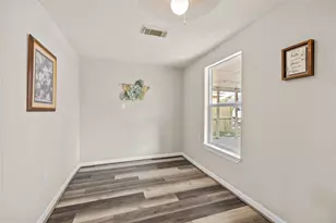 10613 Chadwick St, Houston, TX 77029 - Photo 9