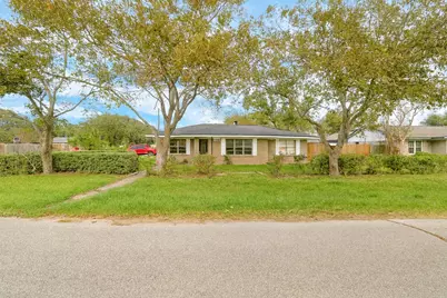 1424 N Avenue F, Freeport, TX 77541 - Photo 1
