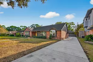 5211 Hummingbird St, Houston, TX 77035 - Photo 3