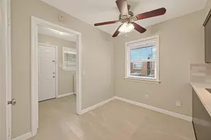 5211 Hummingbird St, Houston, TX 77035 - Photo 17