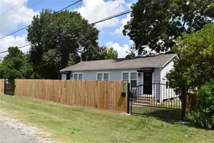 1517 W 12th St, Houston, TX 77008 - Photo 1