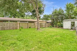1225 3rd Ave N, Texas City, TX 77590 - Photo 25