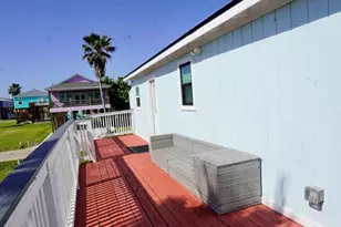 4027 Surf Dr, Galveston, TX 77554 - Photo 17