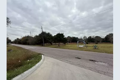 9015 Schiro Rd, Hitchcock, TX 77563 - Photo 3