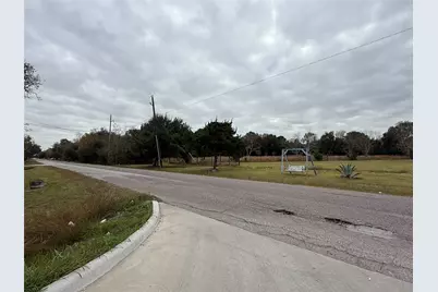 9015 Schiro Rd, Hitchcock, TX 77563 - Photo 3