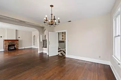 3910 Avenue R 1/2 Avenue, Galveston, TX 77550 - Photo 9