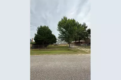 1215 Trinity Street, Anahuac, TX 77514 - Photo 3